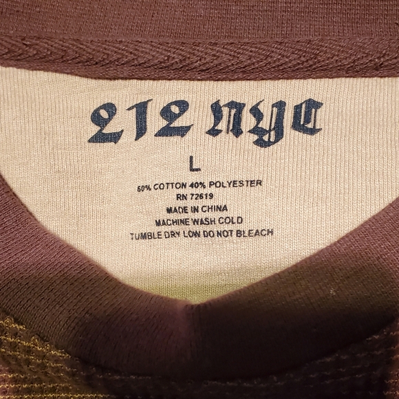 A Causal Pullover Shirt - Picture 2 of 2